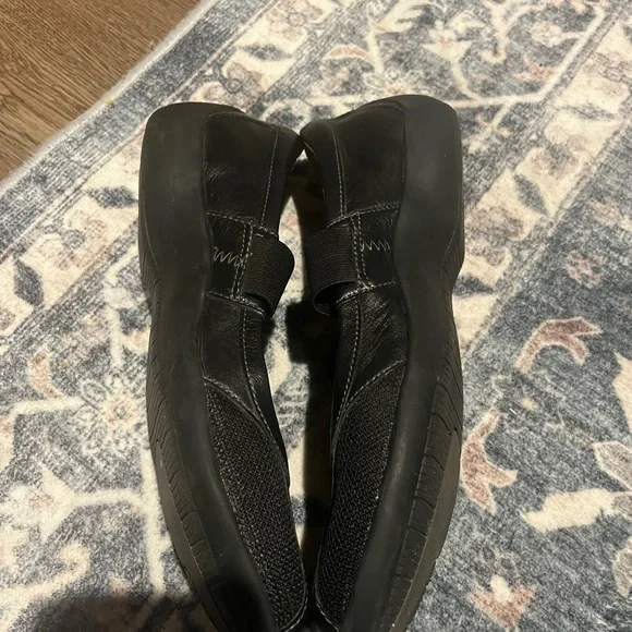 Naturalizer Black Leather Loafers with Elastic Band - Picture 11 of 16